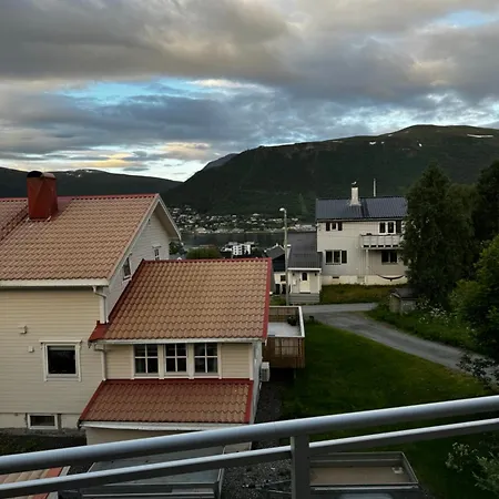 Sentral Med Fantastisk Utsikt Tromsø