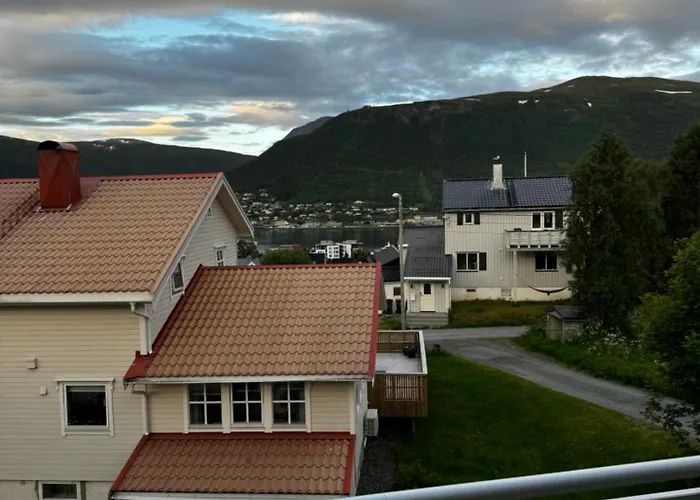 Sentral Med Fantastisk Utsikt Tromsø
