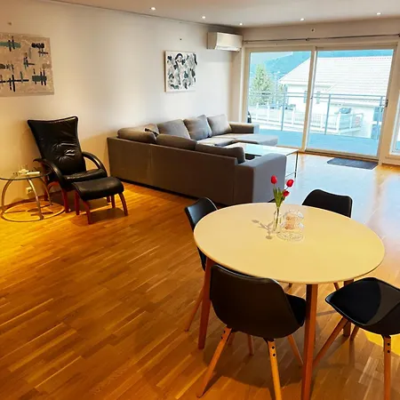 Sentral Med Fantastisk Utsikt Apartament *